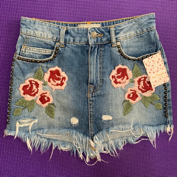 Free People Denim Embroidered Skirt with pockets NWT - Picture 1 of 7